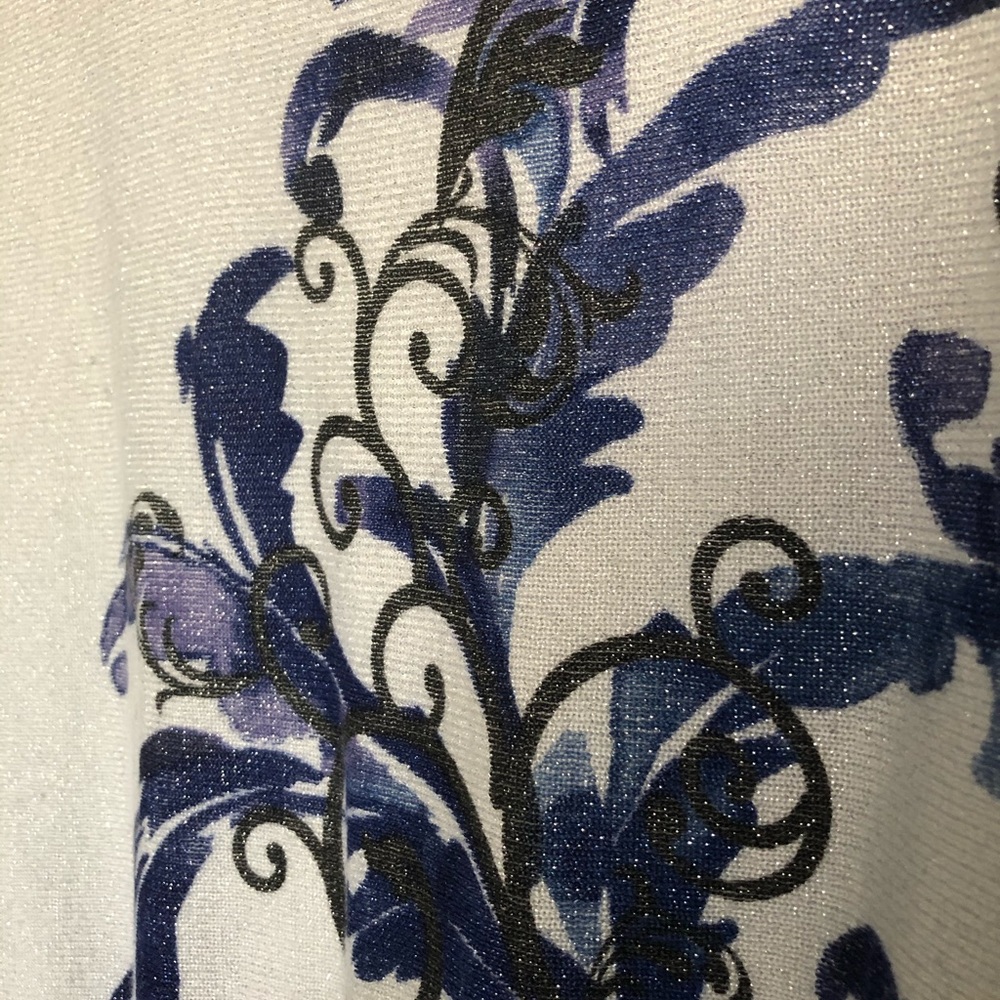 Ladies top - Picture 2 of 2